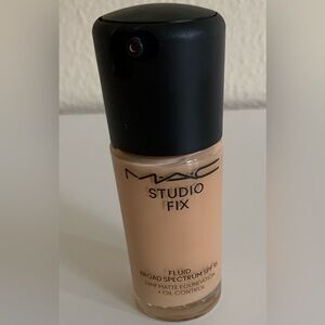 𝐏𝐑𝐈𝐂𝐄 𝐅𝐈𝐑𝐌 🎀 NC20 Mac Cosmetics Studio fix 24 hour matte foundation